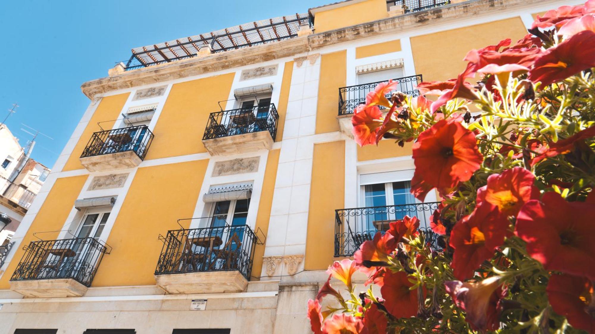 Edificio Amarillo En El Barrio Apartment Alicante Exterior foto